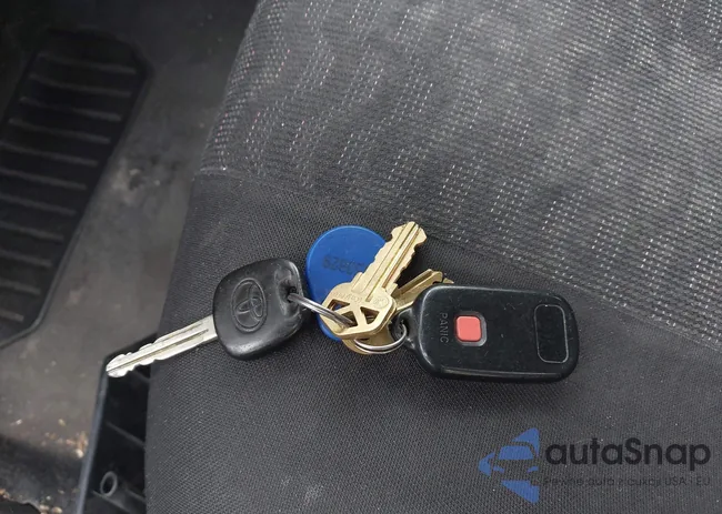 2T1BR32E27C848647: 42124557