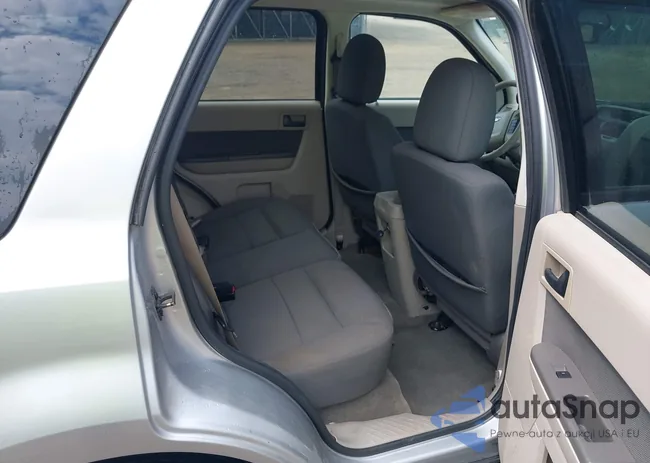 1FMCU0D77AKB01921: 42124201