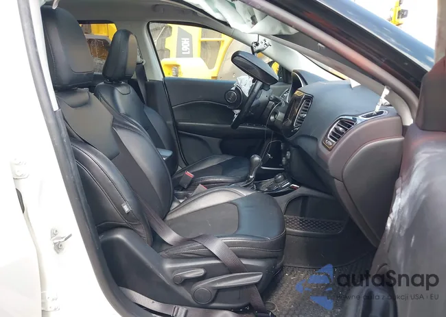 3C4NJDBB5MT543426: 42124318