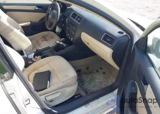 3VWDX7AJ8CM019794: 42124391