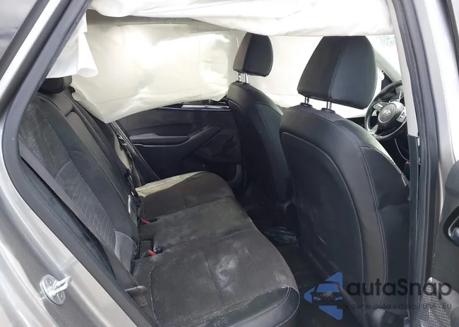 KNDEU2AA0M7046633: 42124474