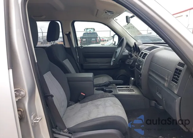 1D8GU28K28W222862: 42125805