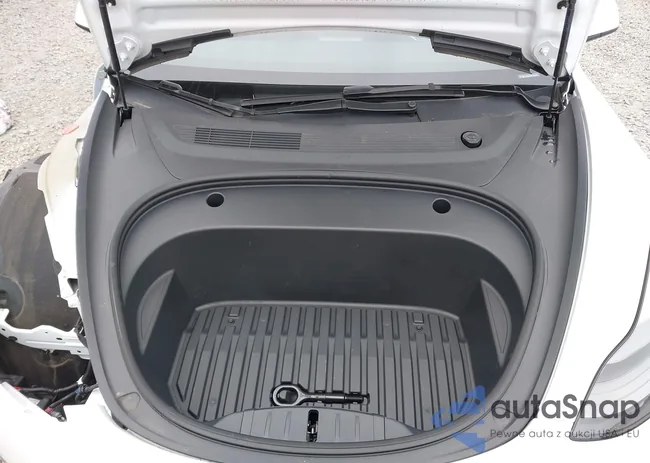 5YJ3E1EAXPF611882: 42126953