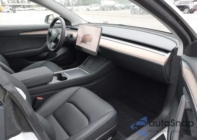 5YJ3E1EAXPF611882: 42126953