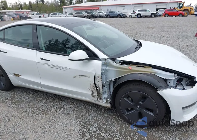 5YJ3E1EAXPF611882: 42126953