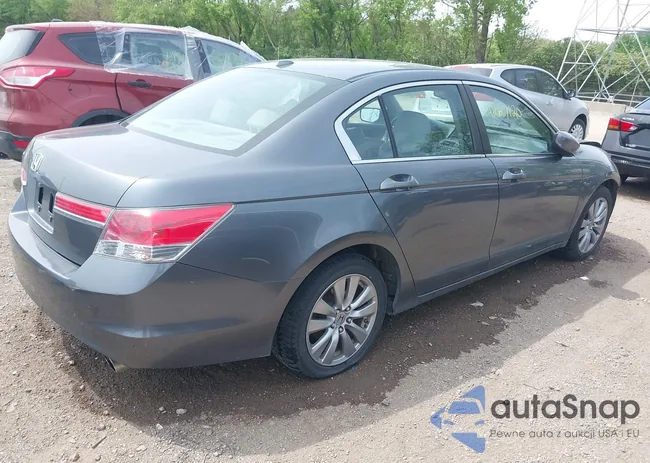 1HGCP2F80CA213645: 42127120