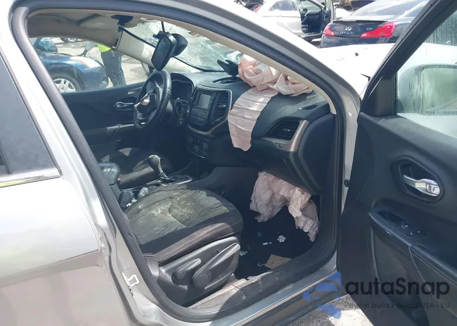 1C4PJLCB3FW655852: 42126482