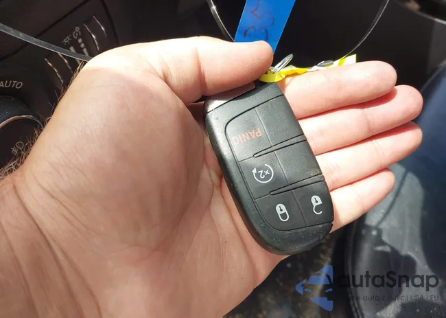 3C4NJCCB8LT158403: 42128564