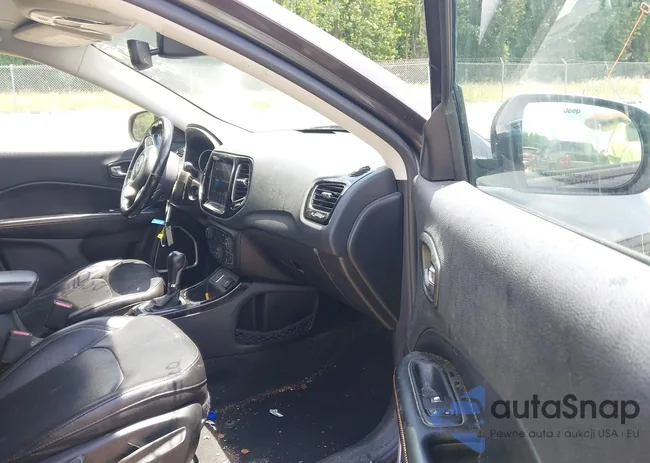 3C4NJCCB8LT158403: 42128564