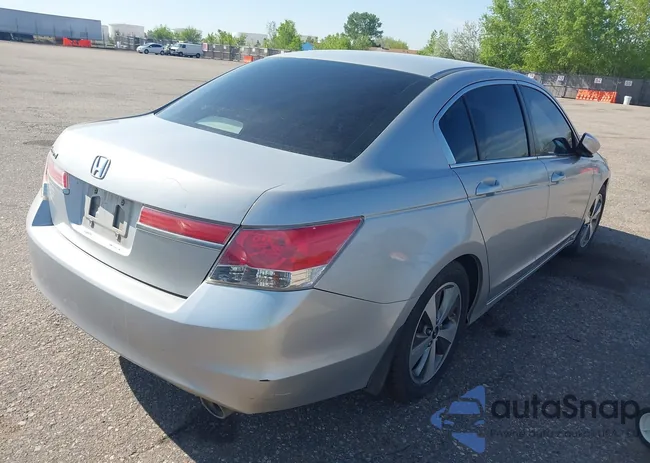 1HGCP2F45CA065800: 42128432