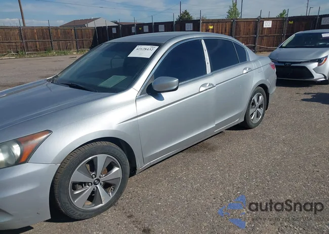 1HGCP2F45CA065800: 42128432