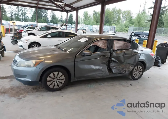 1HGCP2F31AA162125: 42128465