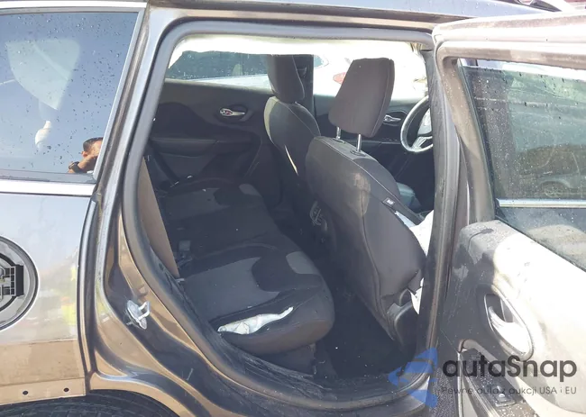 1C4PJMCB1EW208389: 42129933