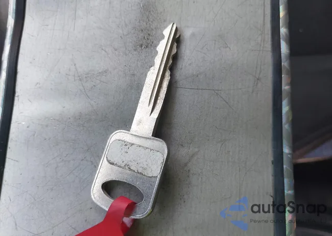 1FMCU96H96KA25975: 42130554