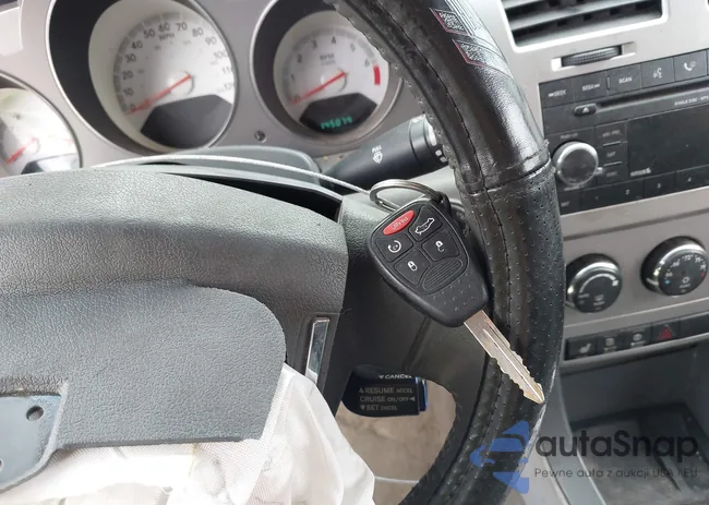 1B3LC56R88N603592: 42130573