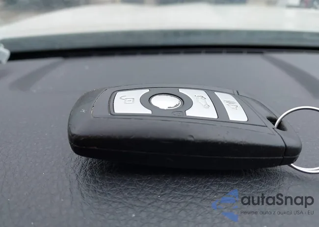 WBAXH5C58CDW11514: 42131076