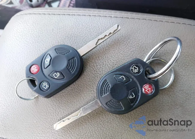 1FADP3FE6JL270910: 42130371