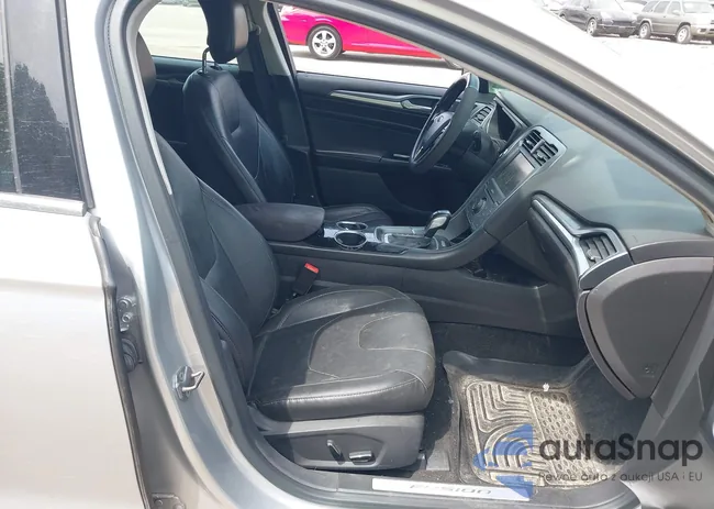 3FA6P0RU7DR281902: 42130457