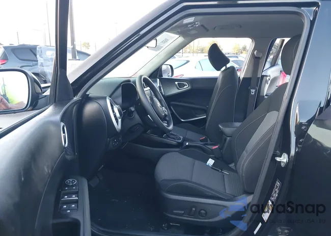 KNDJ23AU1M7758301: 42131747