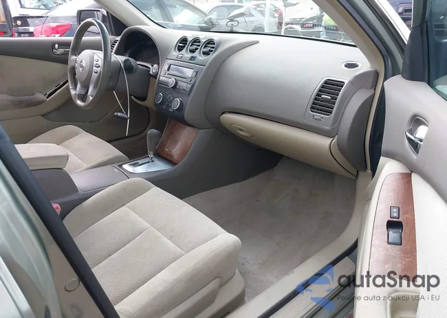 1N4AL21E17N456576: 42131884