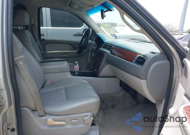 1GNFC26049R172598: 42132079