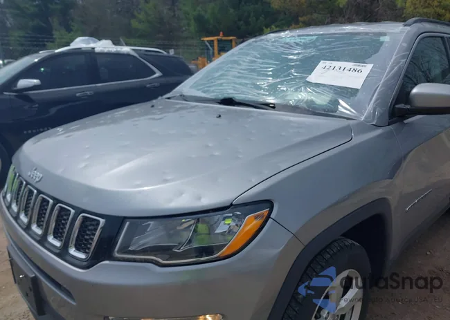 3C4NJDBB8JT180762: 42131486