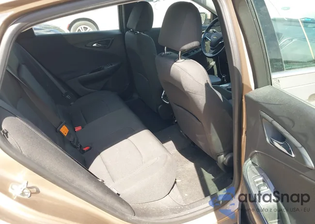 1G1ZD5ST8JF136044: 42133057