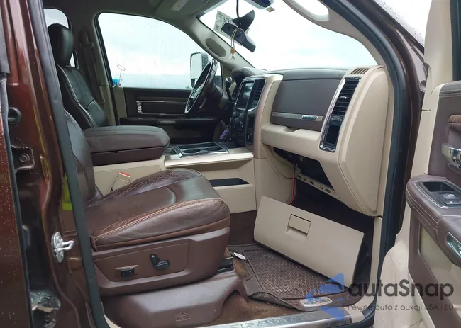 3C6UR5GL5FG501384: 42133077