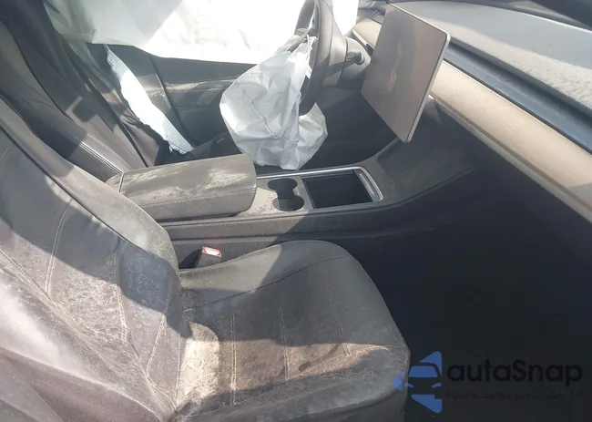 5YJ3E1EAXPF639326: 42132181