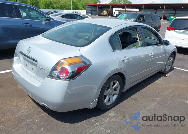 1N4AL21E98N509865: 42133501