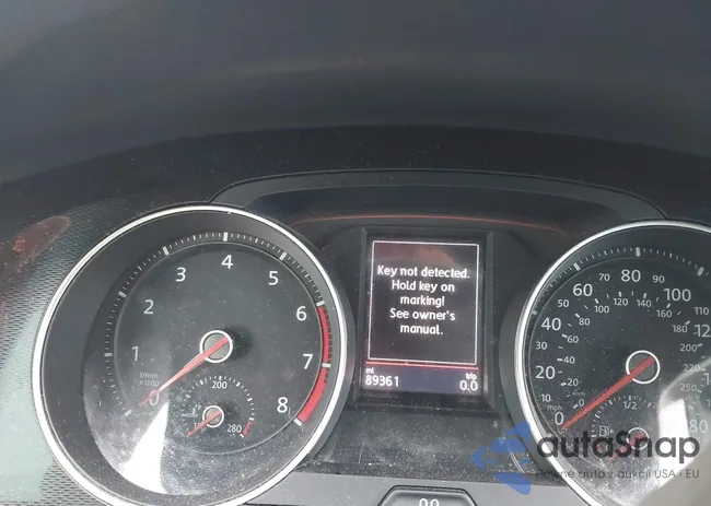 3VW547AU1HM033700: 42134885