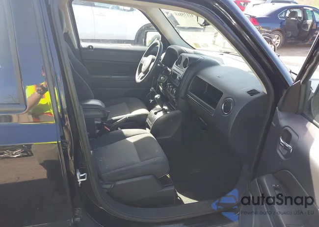 1C4NJRBB0HD144870: 42135865