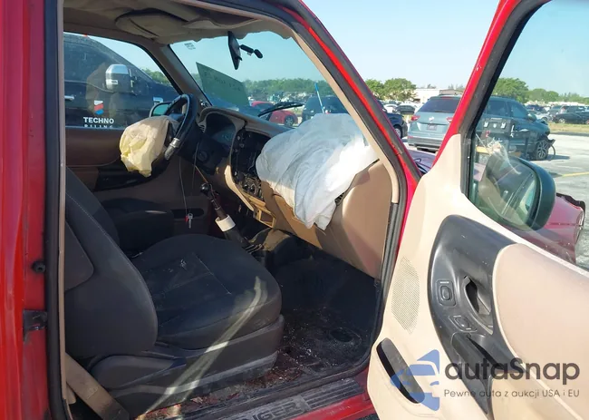 1FTYR10C4YPC01489: 42136843