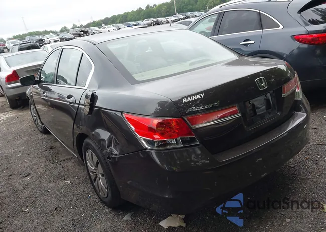 1HGCP2F38BA133304: 42137108