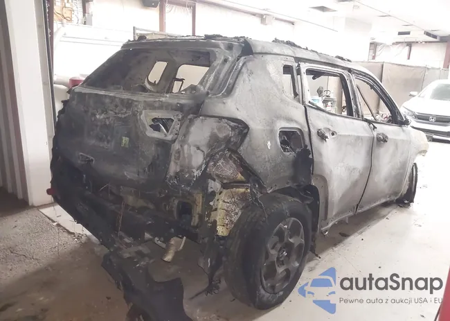 3C4NJDDB2NT233782: 42137677