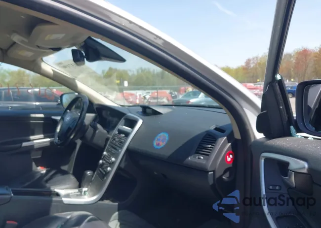 YV4960DZ5A2079442: 42137196