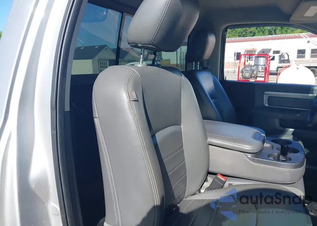 3C6JR6AP1DG543584: 42137202