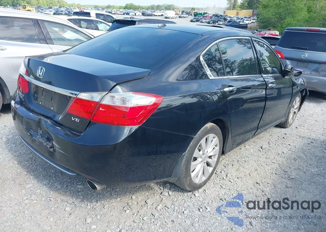 1HGCR3F85FA027703: 42137300