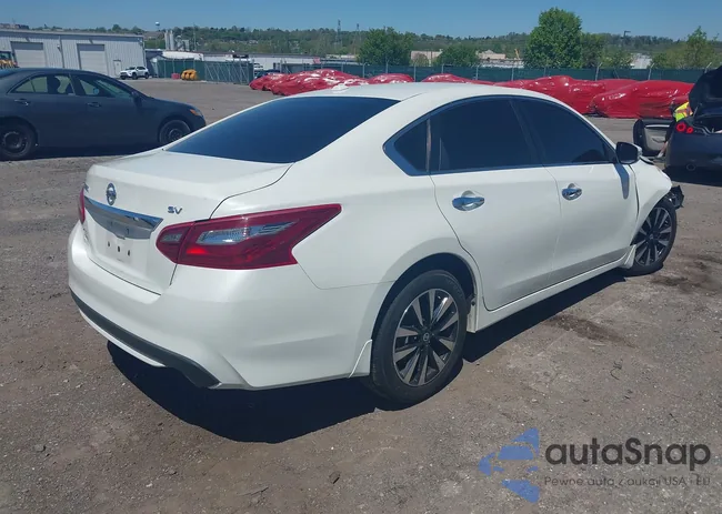 1N4AL3AP2JC225647: 42137345