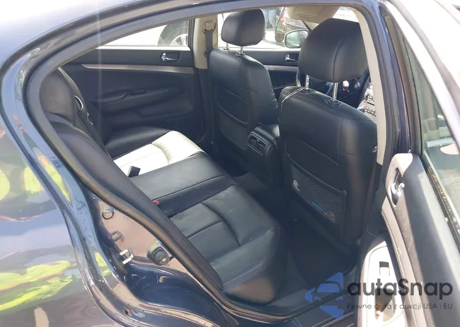 JN1CV6AR9BM403536: 42138158