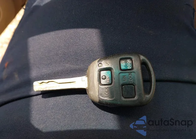 2T2GK31UX8C038697: 42138159