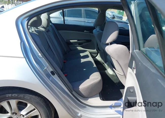 1HGCP2F48BA068754: 42138466