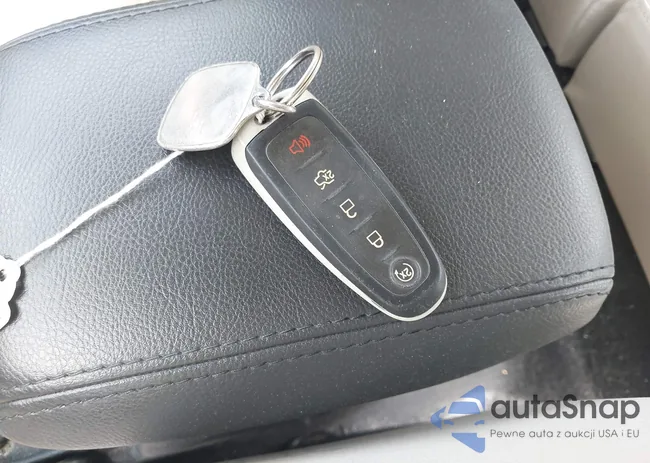 1FADP3J27JL279628: 42139356