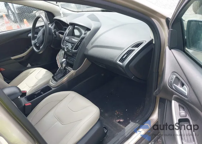 1FADP3J27JL279628: 42139356