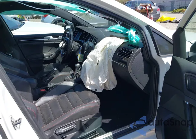 3VW4T7AU3FM055032: 42140131