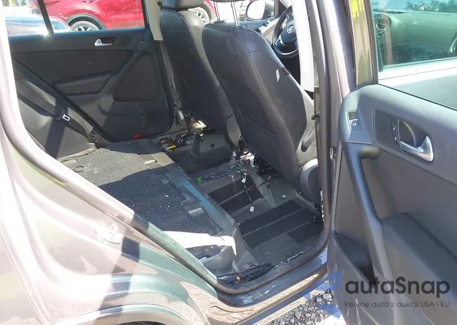 WVGBV3AX1DW595673: 42140263