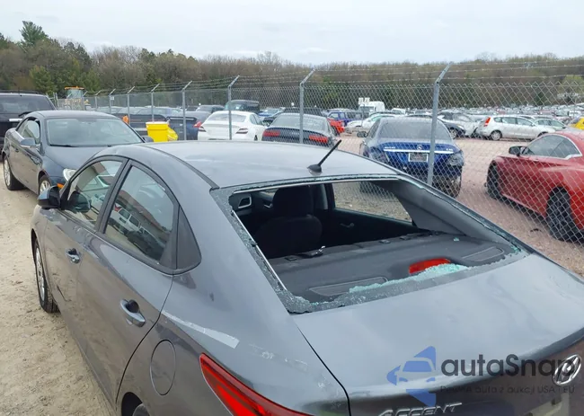 3KPC24A37JE013327: 42141918