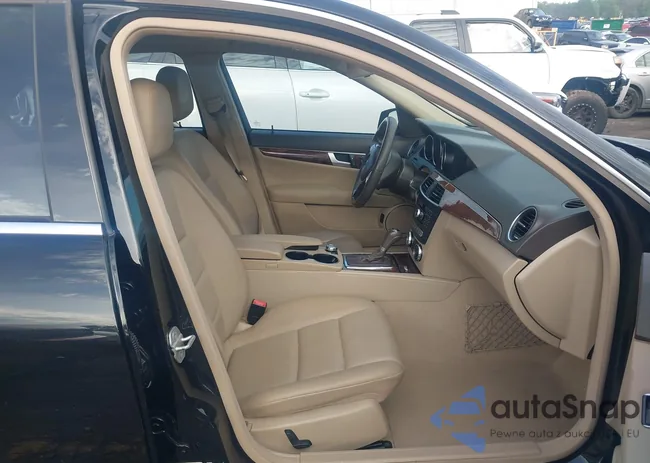 WDDGF4HB2CR212026: 42143759