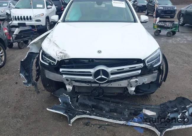 W1N0G8EB3LF850722: 42143874