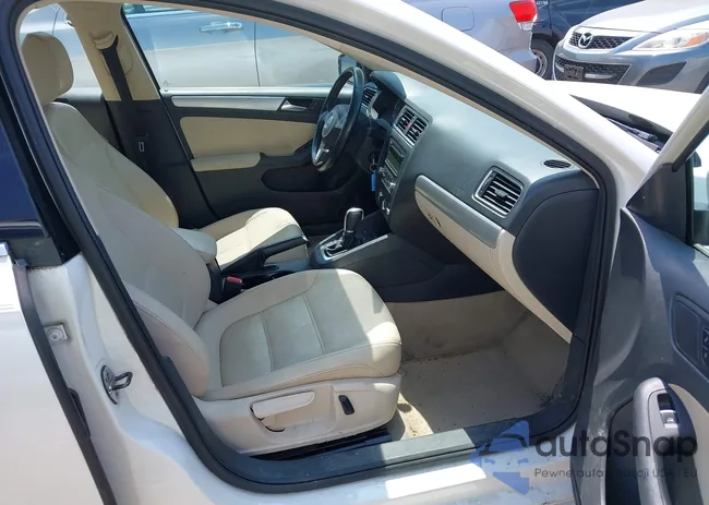 3VWDP7AJ2DM368385: 42144936